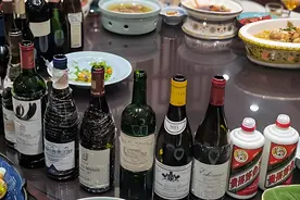 1瓶白酒等于多少瓶红酒？行家给出换算公式，看完拼酒不吃亏图片