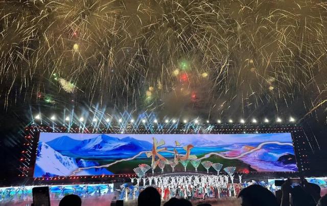 ACME助力长江三峡国际旅游节开幕，光影点亮宜昌夜空
