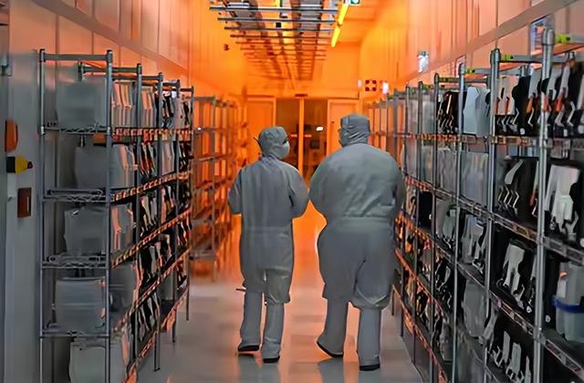 混合战开打，27国逼中方上审判台，荷兰打头阵，对华断供核心零件