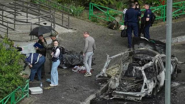 报复来得太快！俄军中将被斩首后，普京下令复仇，乌多地陷入火海