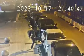 醉酒男子路边“耍酒疯” 清醒之后悔不当初图片