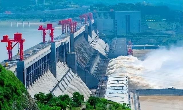 三峡大坝账本曝光：运行了20余年，2500亿投入如今回本了吗？