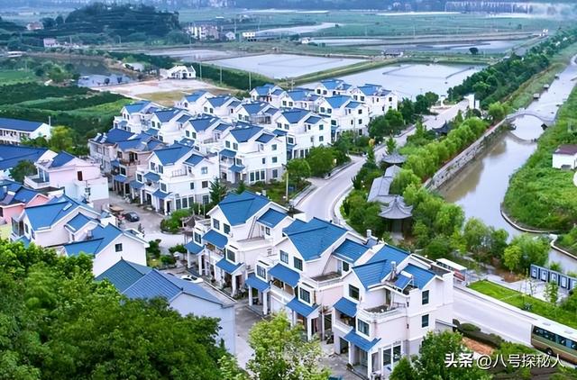 一年狂赚786亿	，吞并18个村庄，村长身家165亿，他们是干啥的？