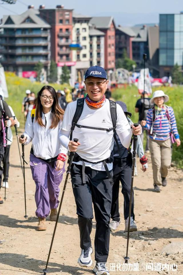 徒步21.4公里后,我们在内心深处找到了力量