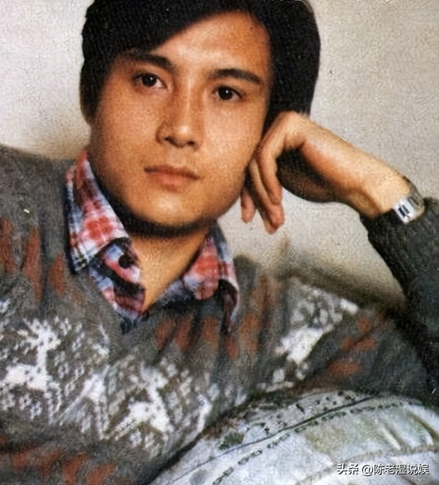 他被谢霆锋打成重伤，发妻6次流产绝情离开，如今街头卖卤肉为生