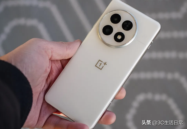 最耐用手机大揭秘：OnePlus夺冠，iPhone和三星排名竟然这么低？