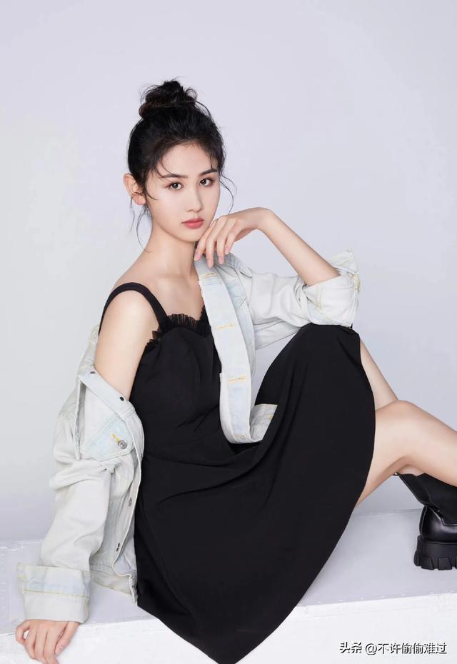 南京理工大学校花 万雨晗 拥有175cm超模身材和天使脸庞 好迷人