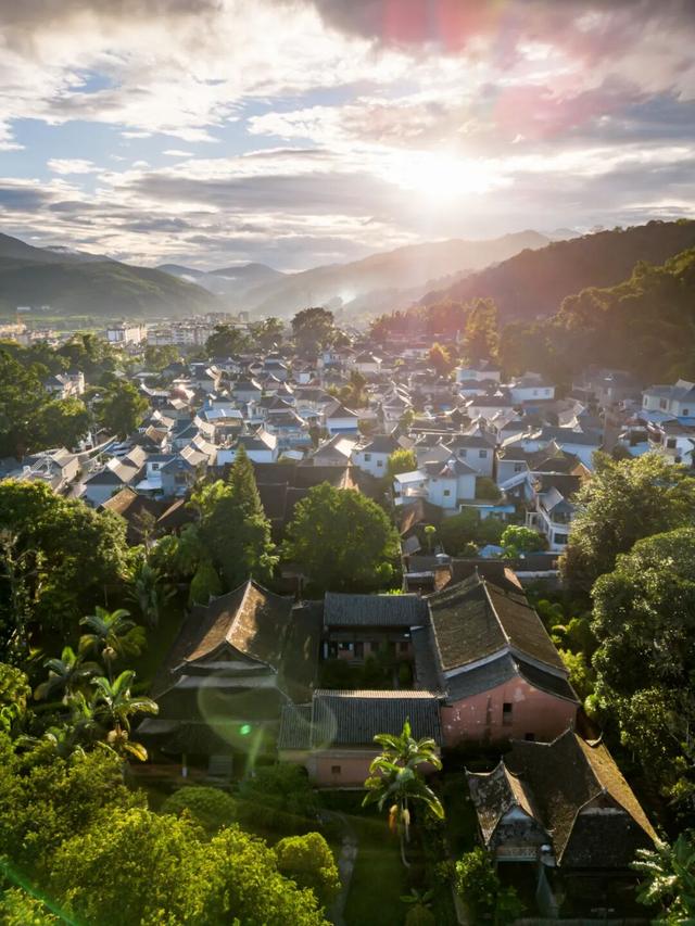 避寒旅居首选！这9座城均温20℃起，人少便宜，好吃好玩，推荐！