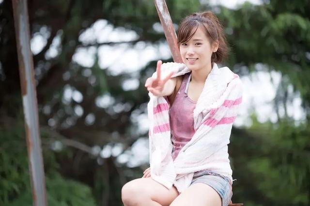 15万成本，演员边拉屎边化妆，导演全家当人肉摇臂，炸出票房传奇