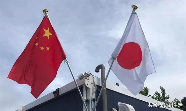 高市死不悔改	，国防部终于上场，日本急忙灭火，官员请中国坐下谈