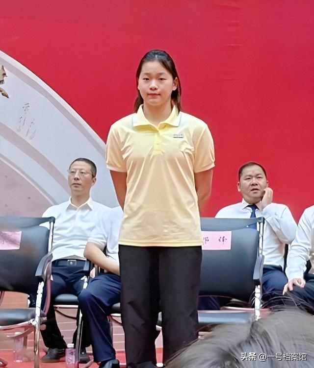 果然优秀的人眼光都相似！18岁的全红婵还是走了郭晶晶的“老路”