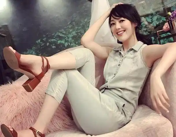 讨好大佬陪睡上位？遭央视“开除”？曾是央视女主持谣言有多离谱