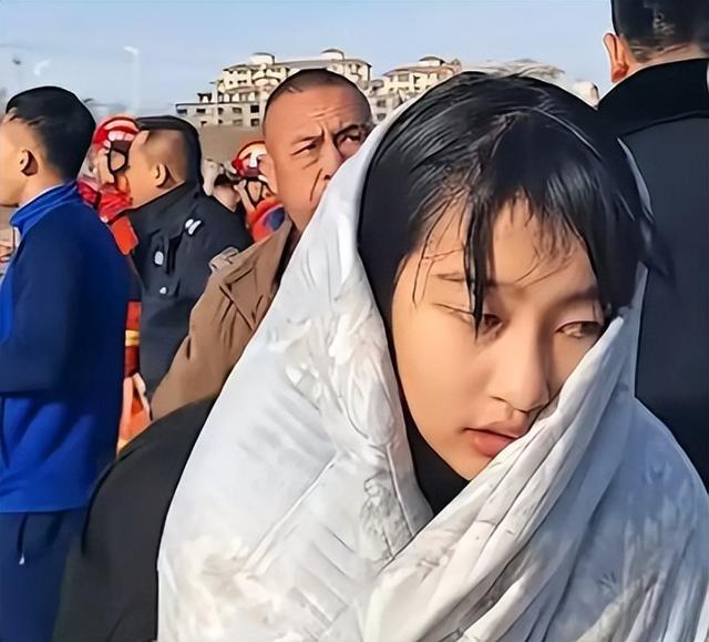 远离造神陷阱，官媒揭开冰窟救人后李佳婷现状，令人担心的事发生