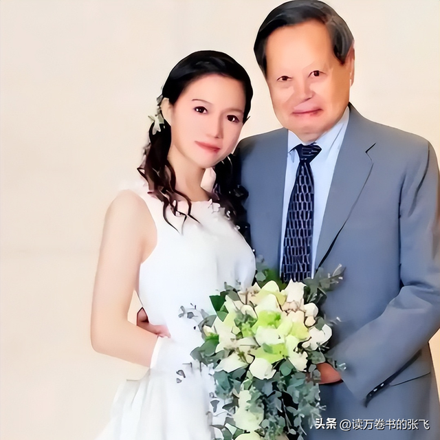 杨光宇赴八宝山送别父亲杨振宁！父亲走了，他仍会把翁帆当亲人