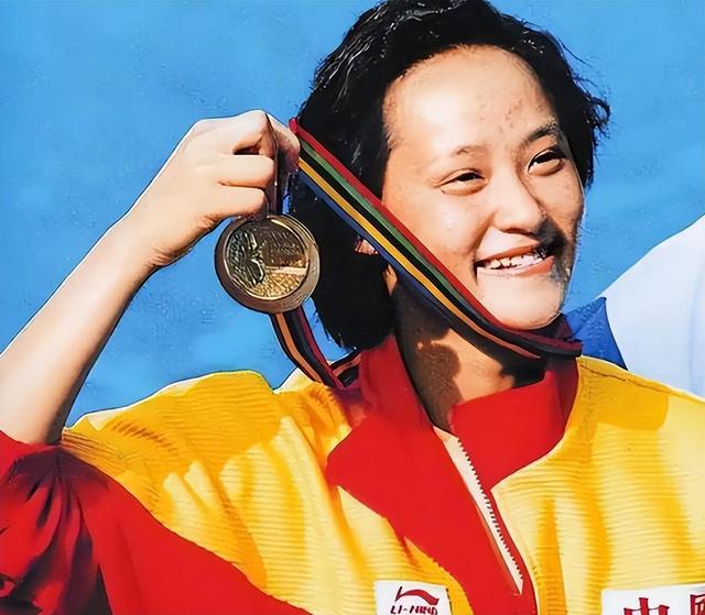 郭晶晶没想到，移居美国惨遭丈夫抛弃的高敏，已走上另一条上坡路