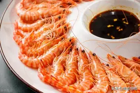 水煮虾时，用“开水”还是冷水？原来一直做错了，难怪虾又硬又干图片