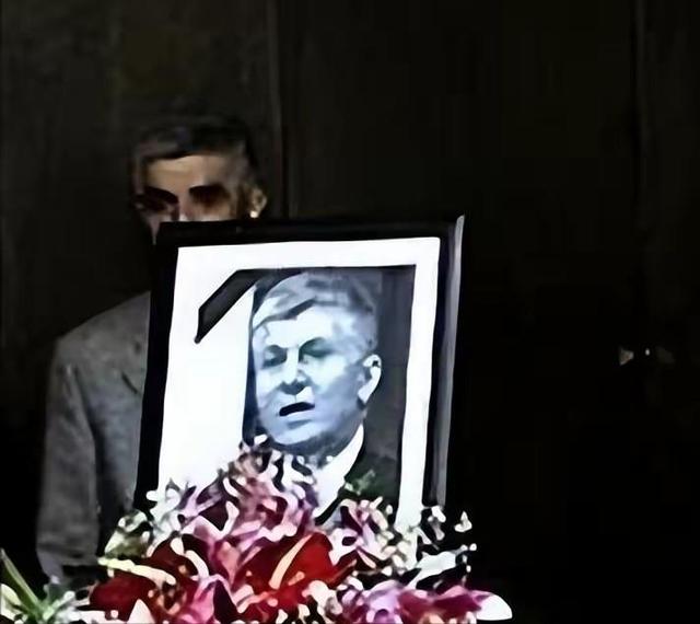 卖国求荣！为讨美国欢心将总统送进大牢	，如今结局大快人心