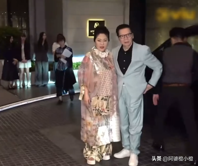 英皇老板设宴庆祝结婚40周年！大半港圈艺人出动，阿娇健康引担忧