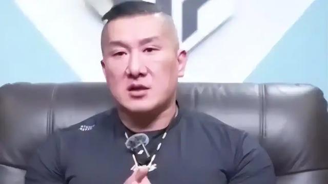 台湾网红馆长露出马脚？直播怒喷大陆网友，网友：他太高看自己了