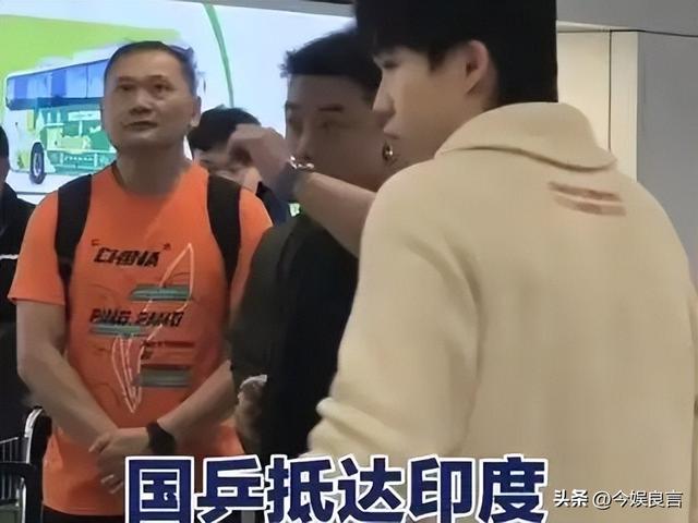 场馆疑似没空调 王楚钦头顶冰袋降温