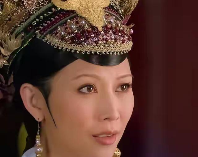 52岁蔡少芬现状让人心酸，脸垮不平	，又瘦又老，一代女神也落寞了