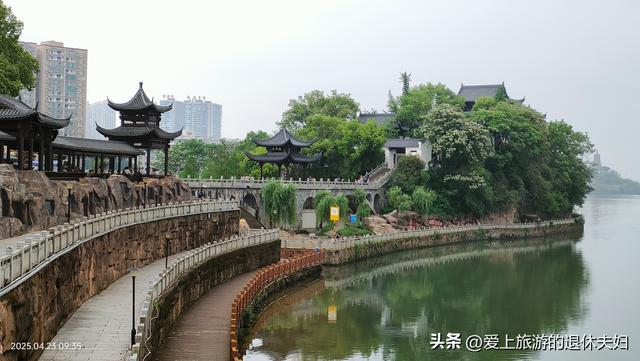 出游第6站-衡阳：东洲岛、石鼓书院、保卫里。阴雨天，游了个寂寞