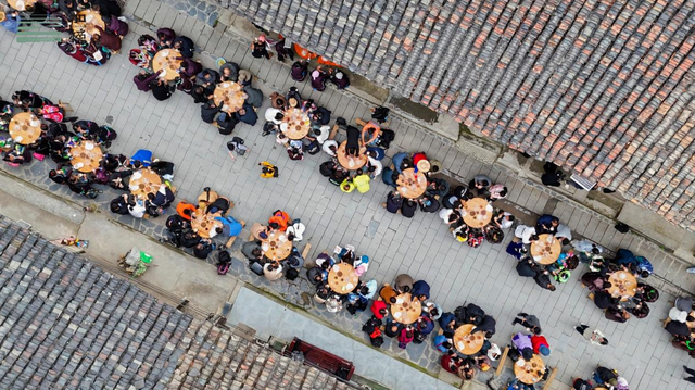 贵旅“年度精彩瞬间”丨最炫民族风！把“T”台搬进梯田