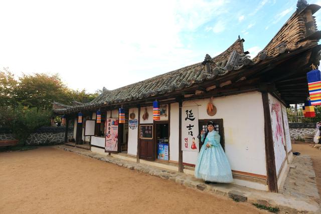 延吉朝鲜族民俗园，感受独特异域风情，众多游客来当“延吉公主”