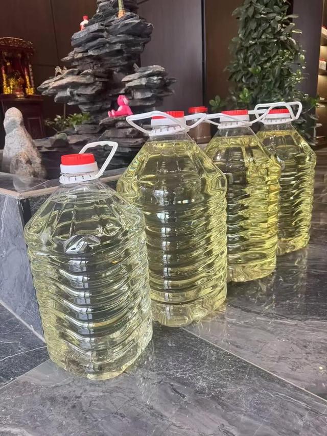 揪心！1月婴儿被喂白酒奶120ml，全身泛红昏迷，奶奶瞒4小时才说