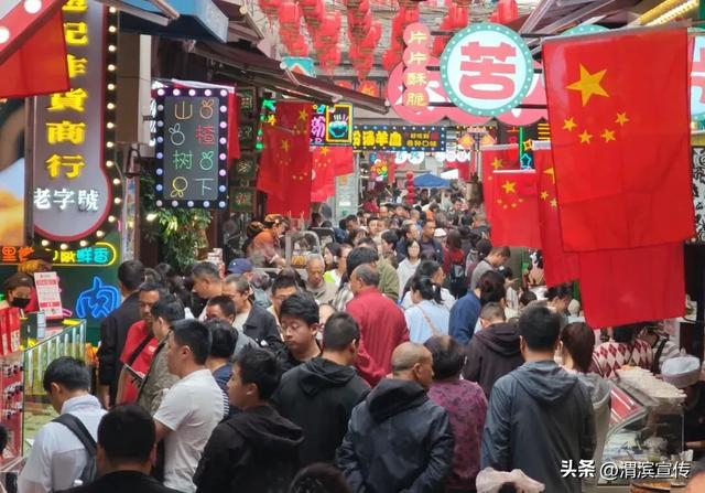 非遗打铁花点亮夜空，周礼乐舞穿越千年——陈仓老街双节文旅活动人气火爆