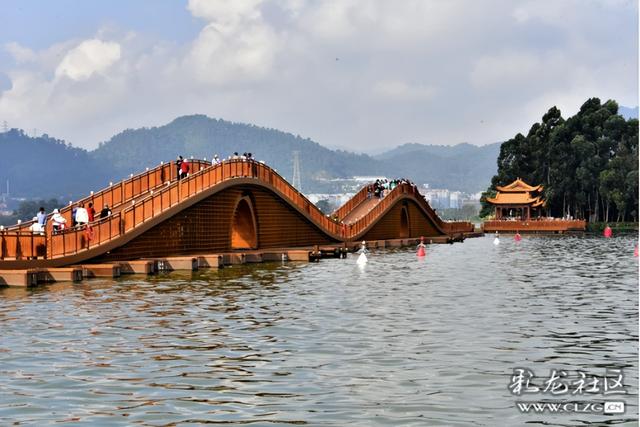 东风坝开合浮桥打个卡