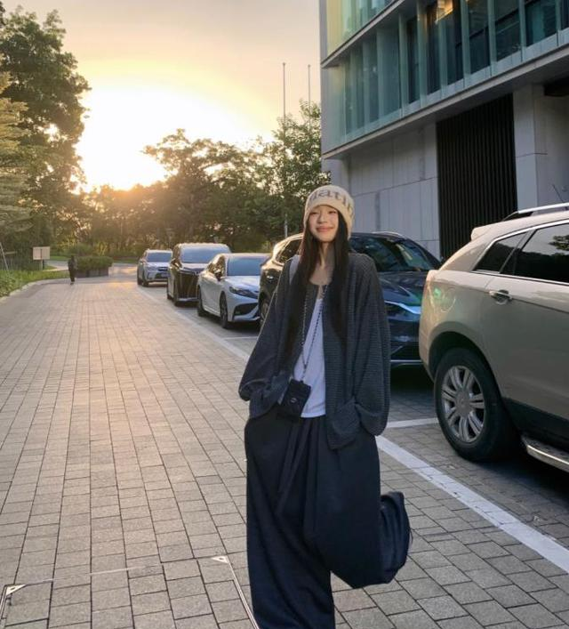 今秋最流行的针织衫，配阔腿裤美得刚刚好！