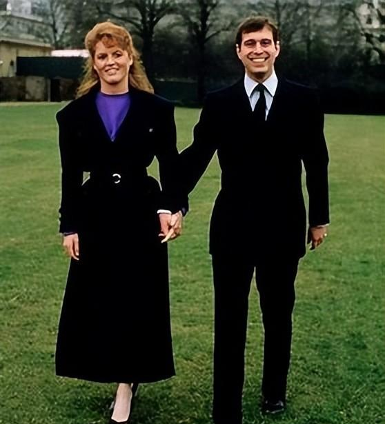 1992年，英国王室曝出最大丑闻：37岁富商吮吸33岁王妃的脚趾