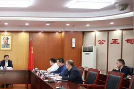 湖南高院党组传达学习中国妇女十三大精神：心系“国之大者”，充分保障妇女儿童合法权益图片