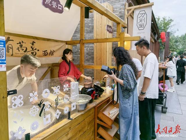 逛市集、品美食、赏表演……大同古城东南邑人气爆棚~