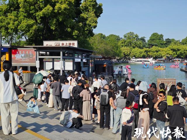 五一南京变人海：700条船不够用，全在看后脑勺！