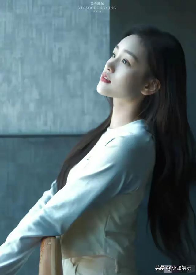 河南校花谢卓亚美貌惊艳全网，网友惊叹：美到让人怀疑人生！