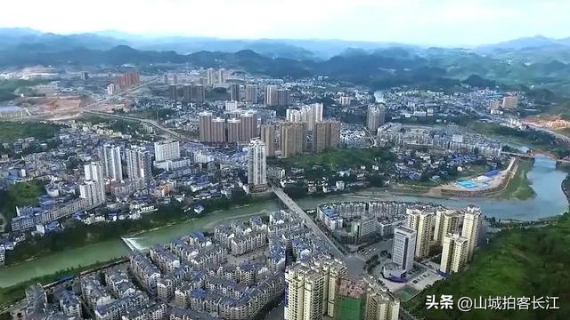 贵州铜仁头号大县，交通令人又爱又恨，景点名称像武侠小说目录？