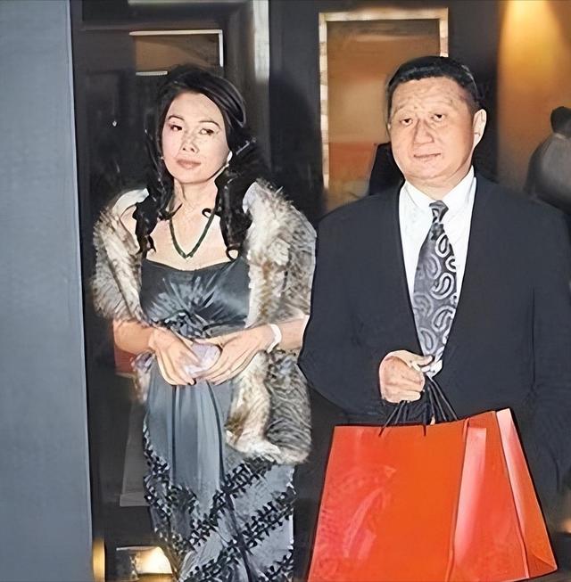 包养情人无数，娶初中同学女儿为妻	，玩老婆闺蜜，孙道存有多放荡