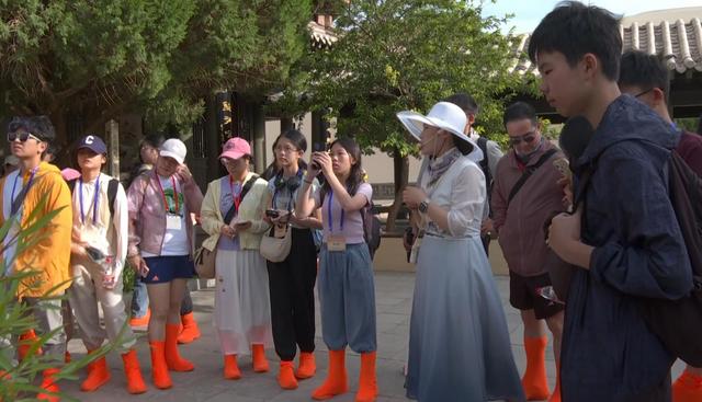 香港青年学生甘肃“丝绸之路”游学团探访敦煌