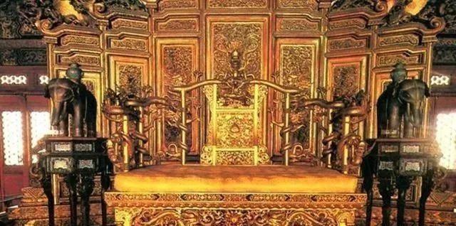 清朝已经灭亡一百多年，为何故宫的龙椅至今无人敢坐？