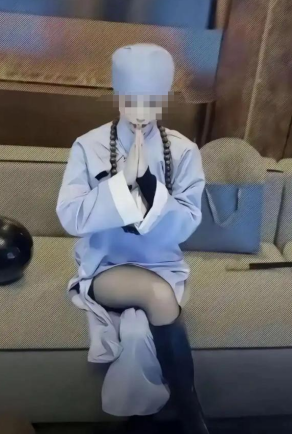 揭秘尼姑庵真相：表面佛门实则妓院，穿黑丝戴假发，香客人来人往