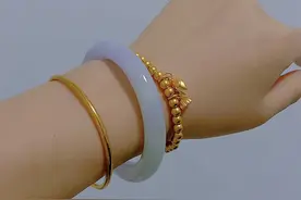 玉手镯和金手镯可以戴同一只手吗？看完再做决定，别盲目跟风了图片