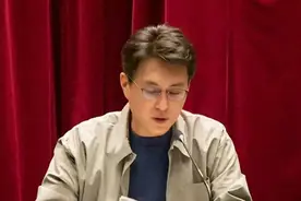 48岁靳东再次升官，与市长一个级别，成范伟、罗晋的直系领导图片