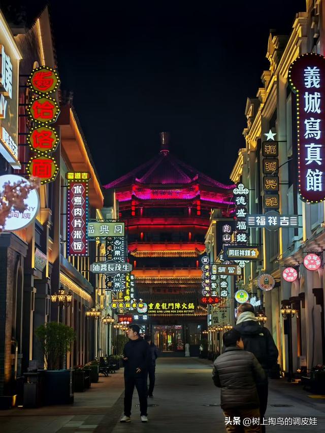 夜访辽宁通化龙兴里 灯火里的老城心跳