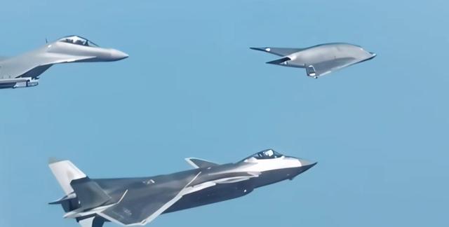 震撼！空军宣传片信息量巨大	，超大黑影掠过，轰20或许真要来了