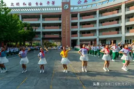 渭南市实验小学举行“弘扬奥运精神 争做强国少年”主题升旗暨新生入学礼图片