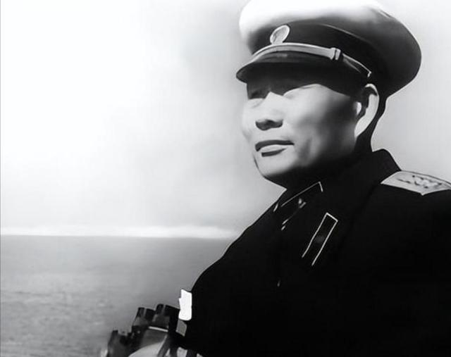 此人是开国大将，6个儿子中有3将军2副主席1副部长，虎父无犬子！
