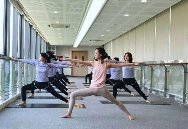 每天锻炼却换来一副“人工膝盖”？医生：上了年纪这3种运动要