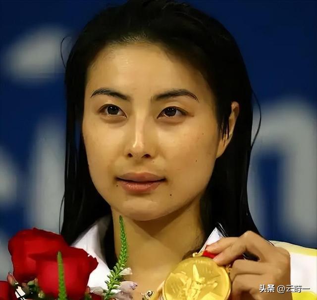 霍震霆没想到，44岁儿媳郭晶晶再次官宣喜讯，让整个阔太圈沉默了